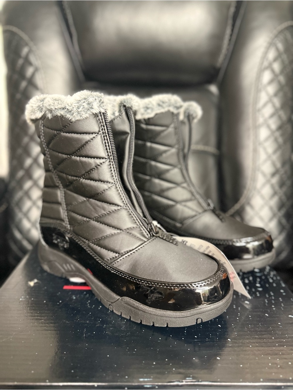 totes Black Quilted Winter Zip Boots with Faux Fur Collar - Picture 1 of 3